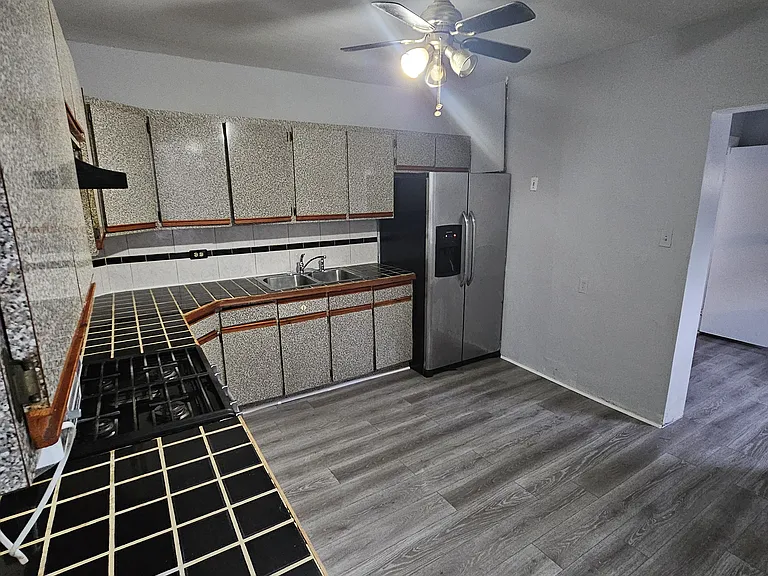 512 Lamberton St — Photo 3