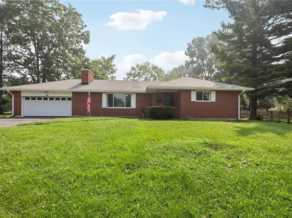 2078 S Belleview Dr, Bellbrook, OH 45305