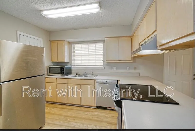 3 bed, 2.0 bath, 1308 sqft, $1,600 — Photo 3
