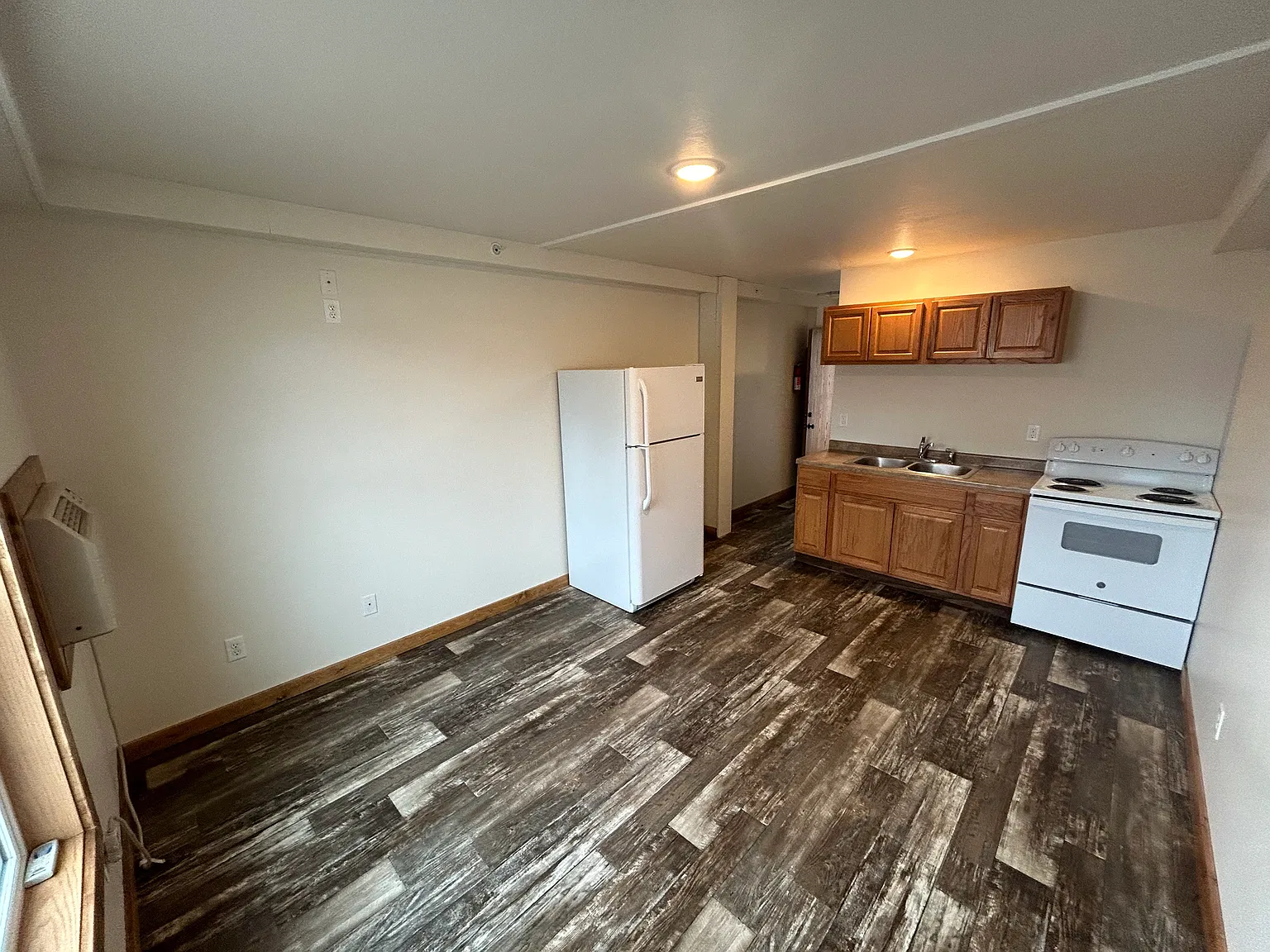 Studio, 1.0 bath, $1,095 — Photo 2