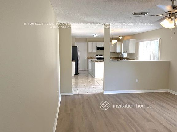 3rd image of 927 Halifax Dr