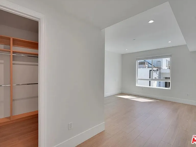 14419 Riverside Dr #306 — Photo 9