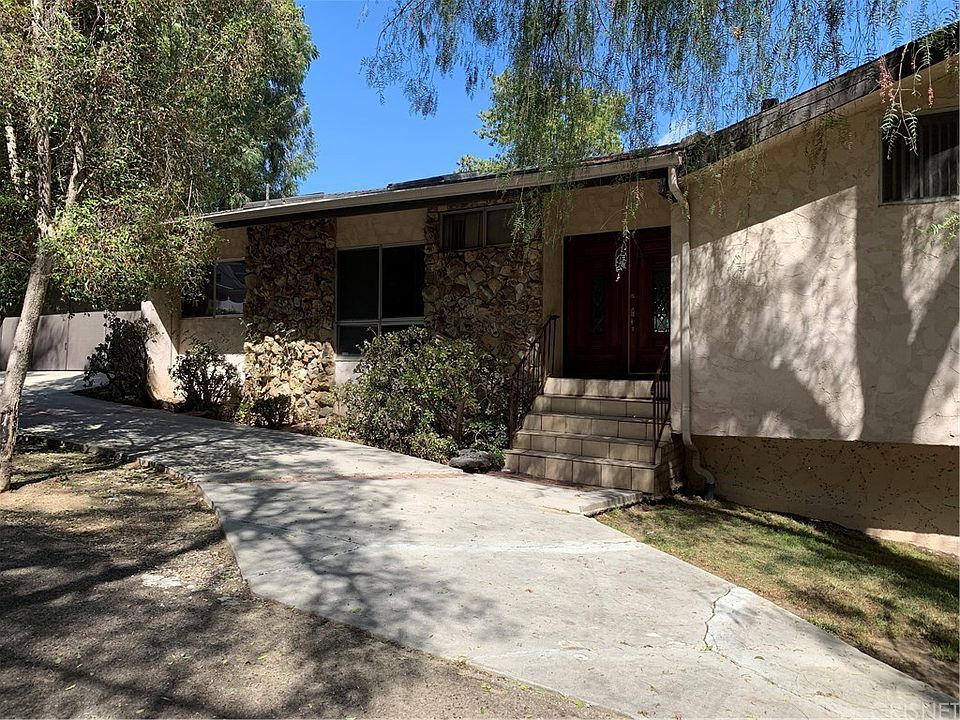 1st image of 20925 Clarin St