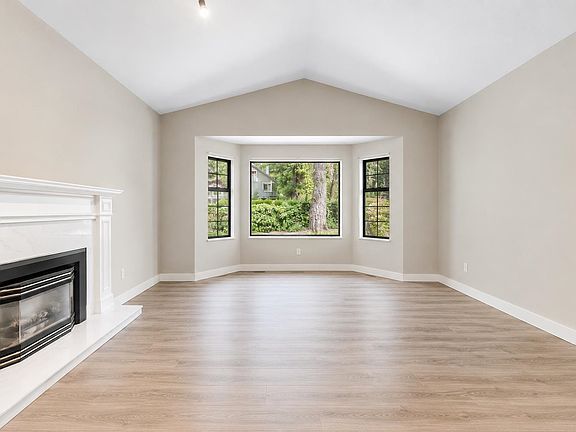 3rd image of 820 Seymour Blvd