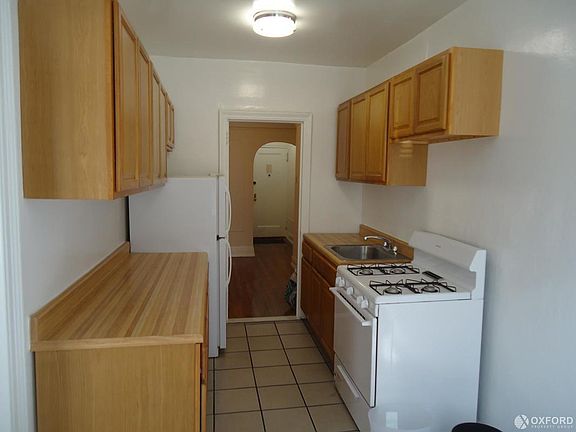 2nd image of 3216 Crescent St APT A1