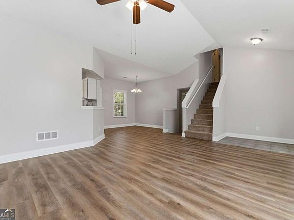 3rd image of 3022 Lake Park Trl