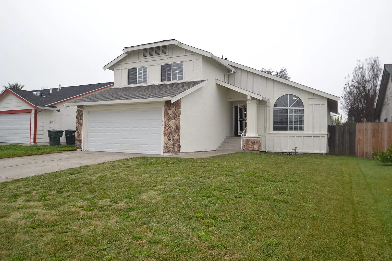 4023 De La Vina Way photo 1