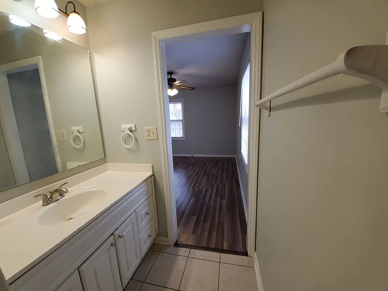 408 Desmond Dr — Photo 14