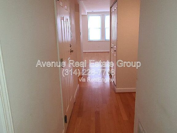3rd image of 5360 Pershing Ave APT 6A