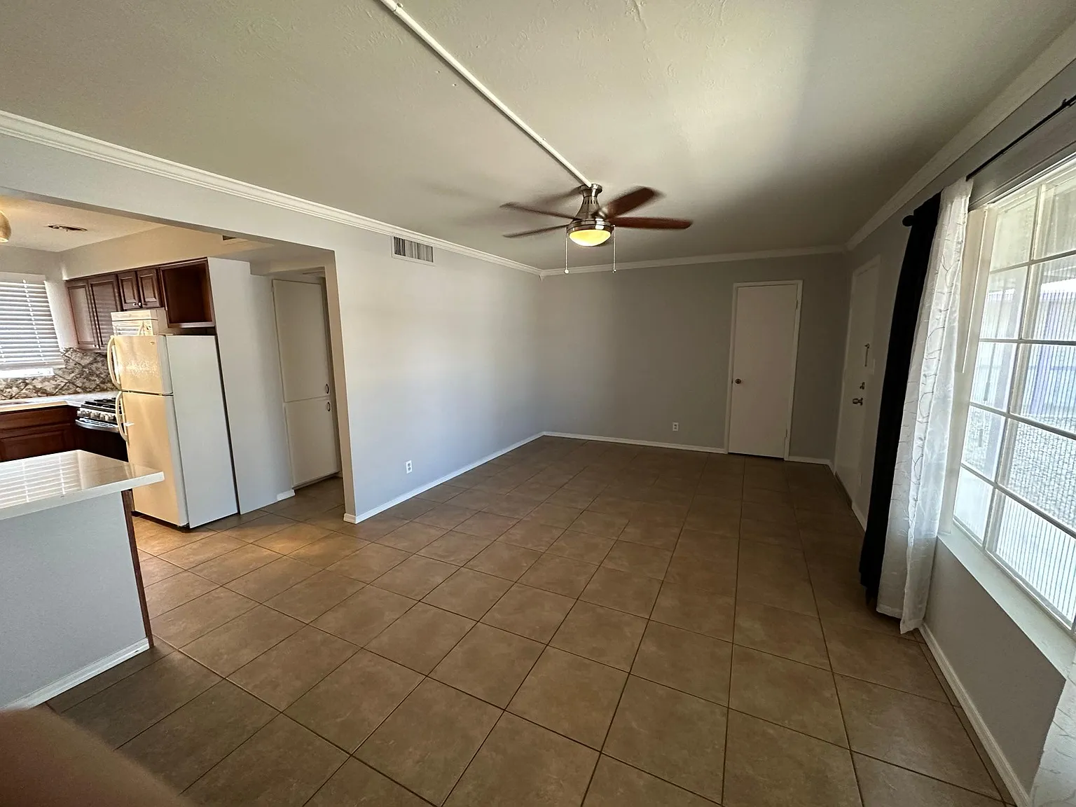 3615 E Glenrosa Ave — Photo 2