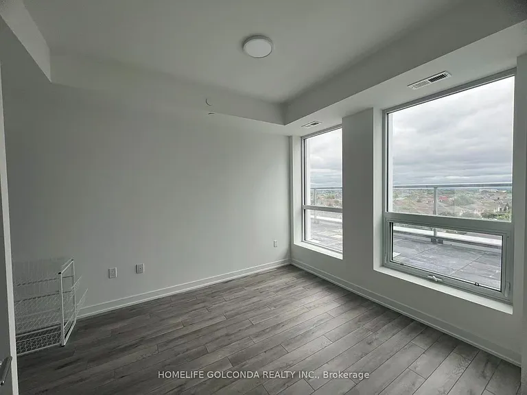 1005 Dundas St E #812 — Photo 2