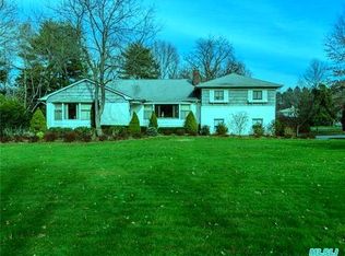 15 Crabapple Rd, Manhasset, NY 11030