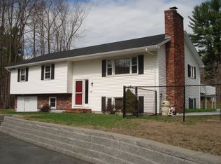 32 McAllister Rd, Bedford, NH 03110