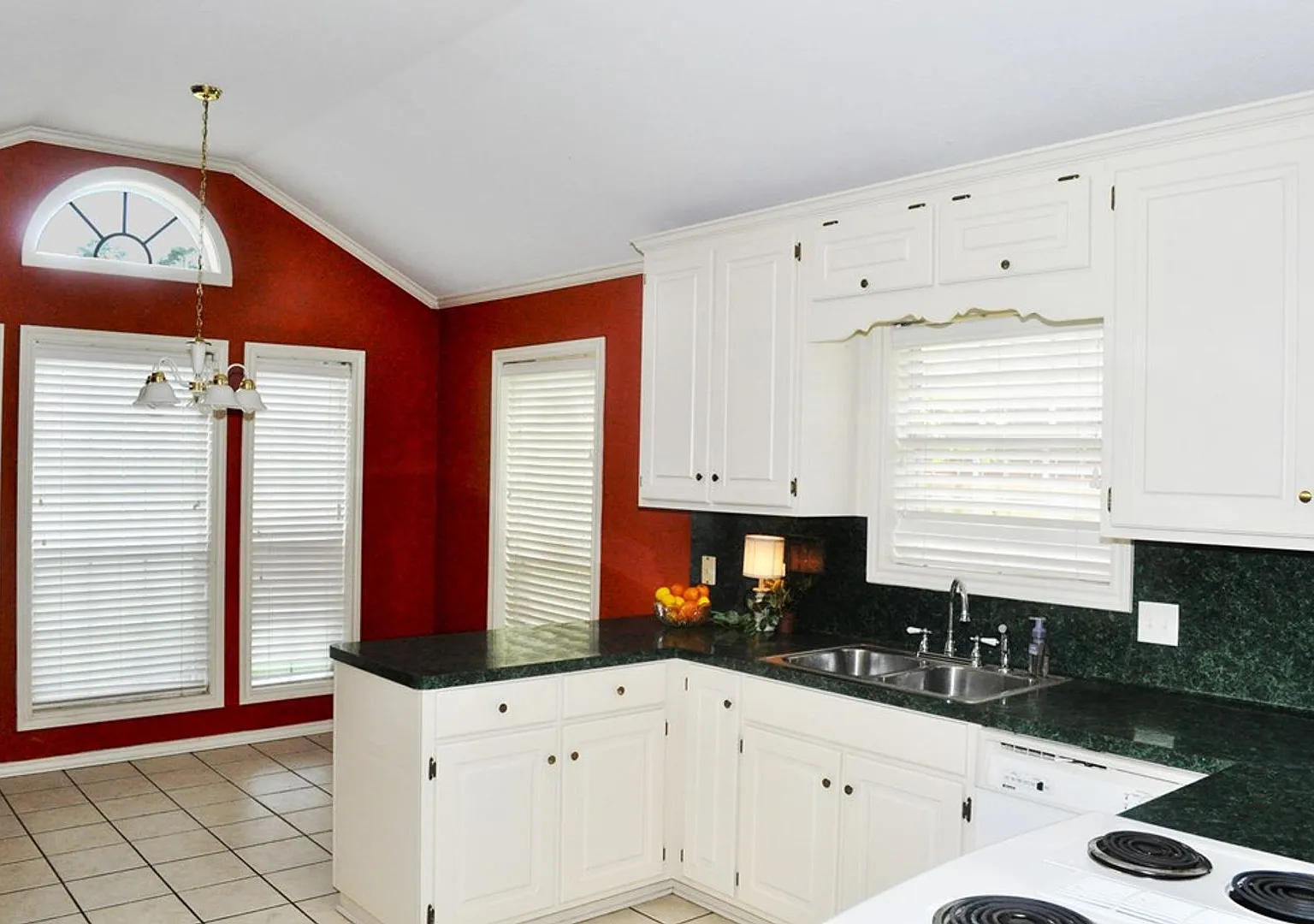 3 Bed 2 bath Ashcreek Circle — Photo 4