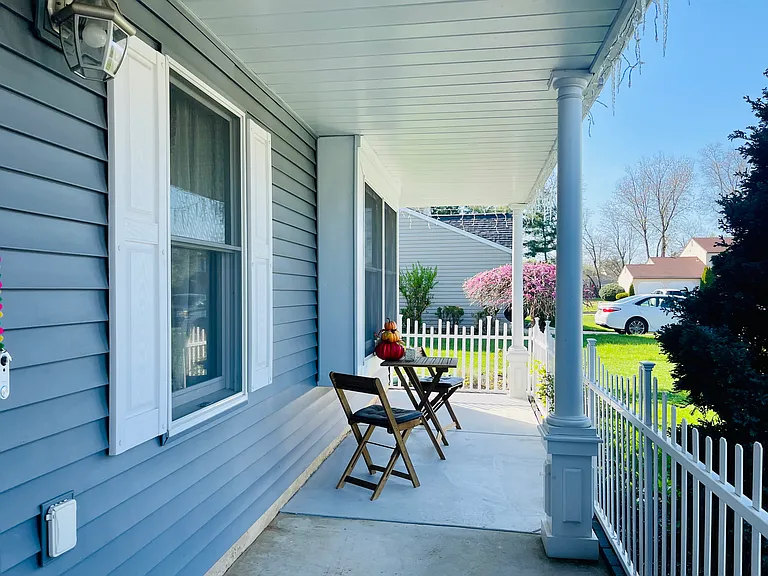4 Millbank Ct — Photo 2