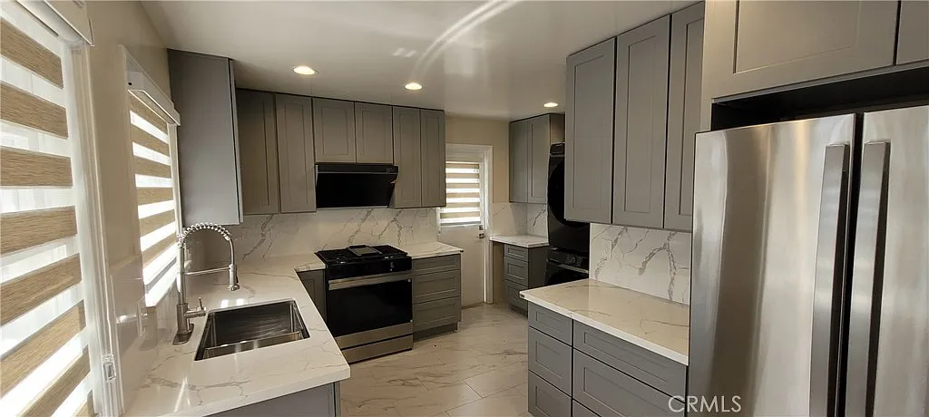 2 bed, 928 sqft, $3,850 — Photo 3
