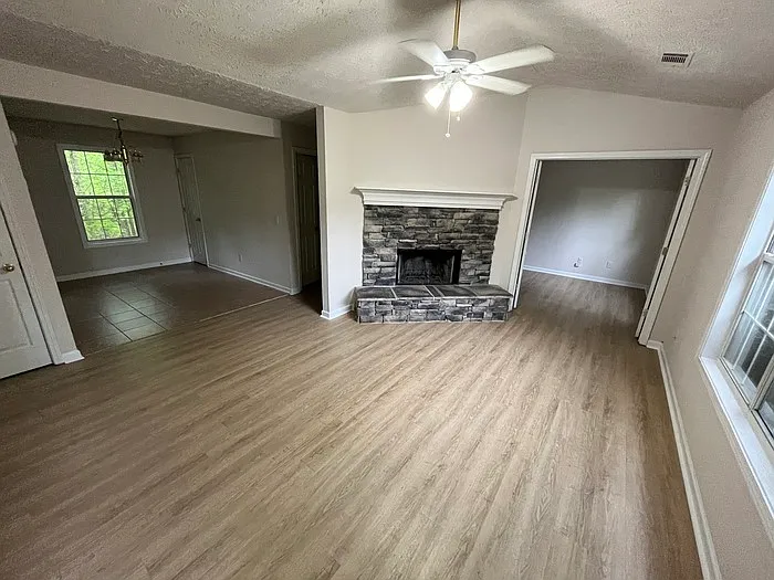 3 bed, 2.0 bath, 1200 sqft, $1,950 — Photo 2
