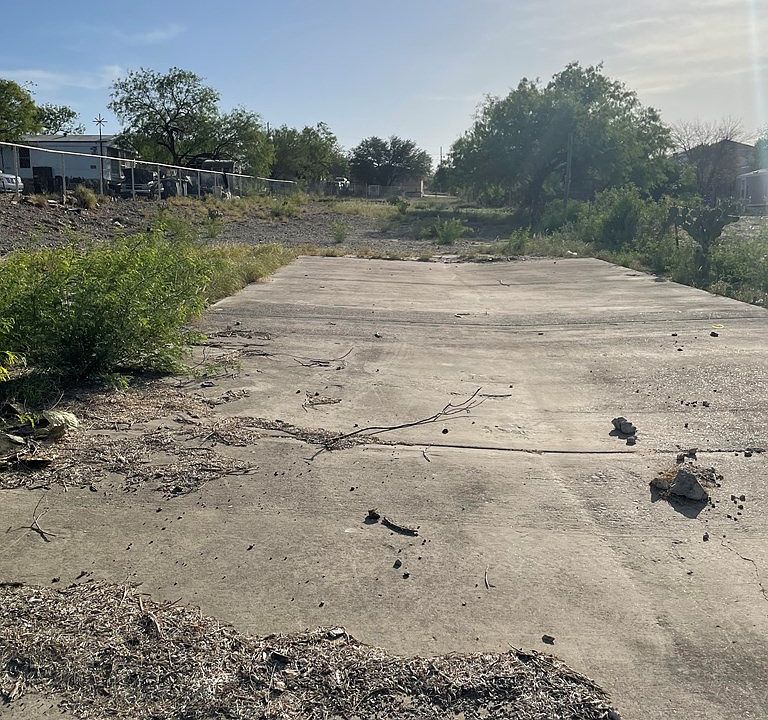 2nd image of 973 Calle Frente Rd