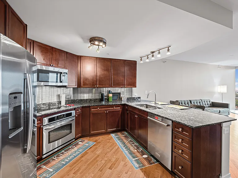807 Davis St #1608 — Photo 2