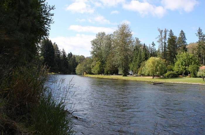 80 feet of riverfront!