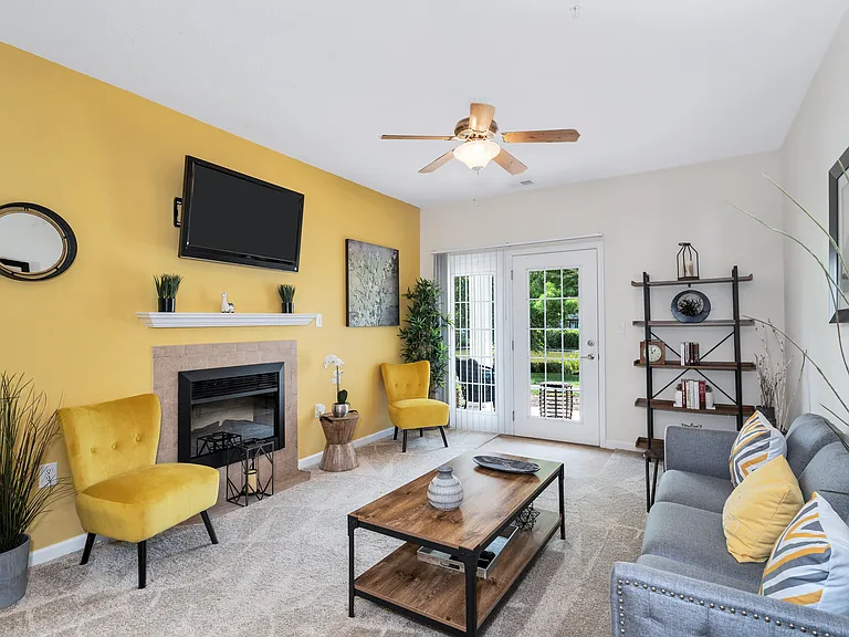 Rivermont Crossing Townhomes & Apartments — Photo 15