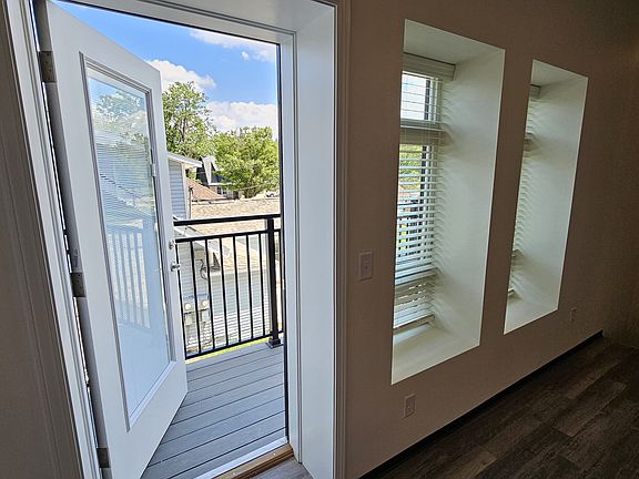 4th image of 416 E Cottage Grove Ave #201