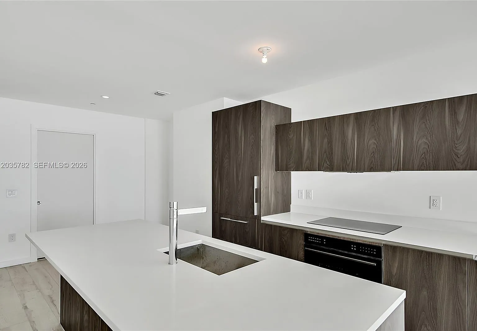 Gran Paraiso Condo — Photo 3