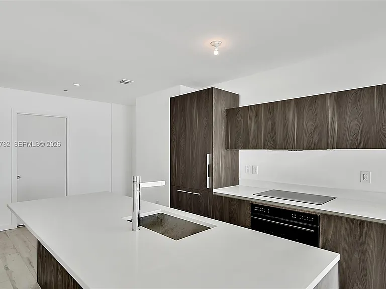 480 NE 31st St #904 — Photo 3