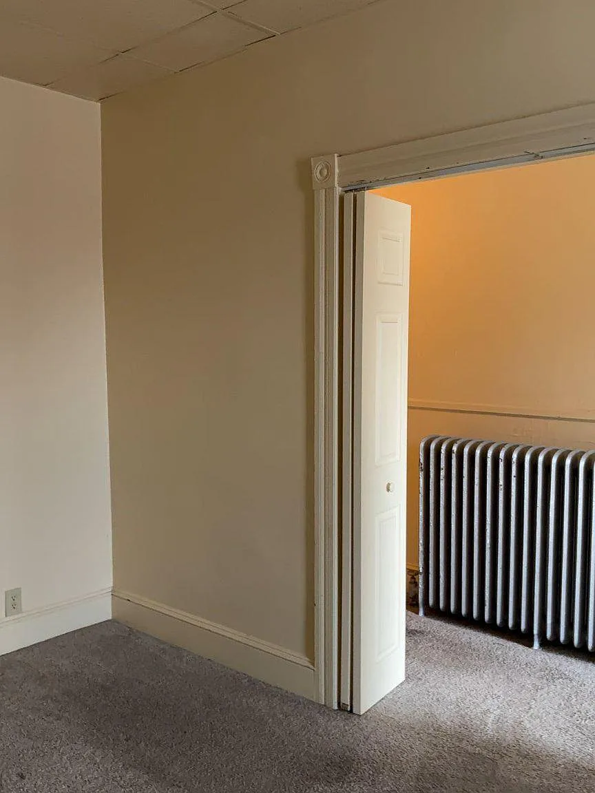 1 bed, 1.0 bath, 1968 sqft, $1,350 — Photo 4