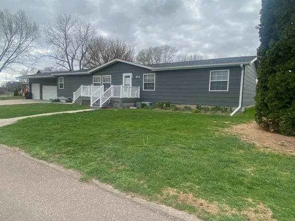 821 Westridge Dr, Ravenna, NE 68869