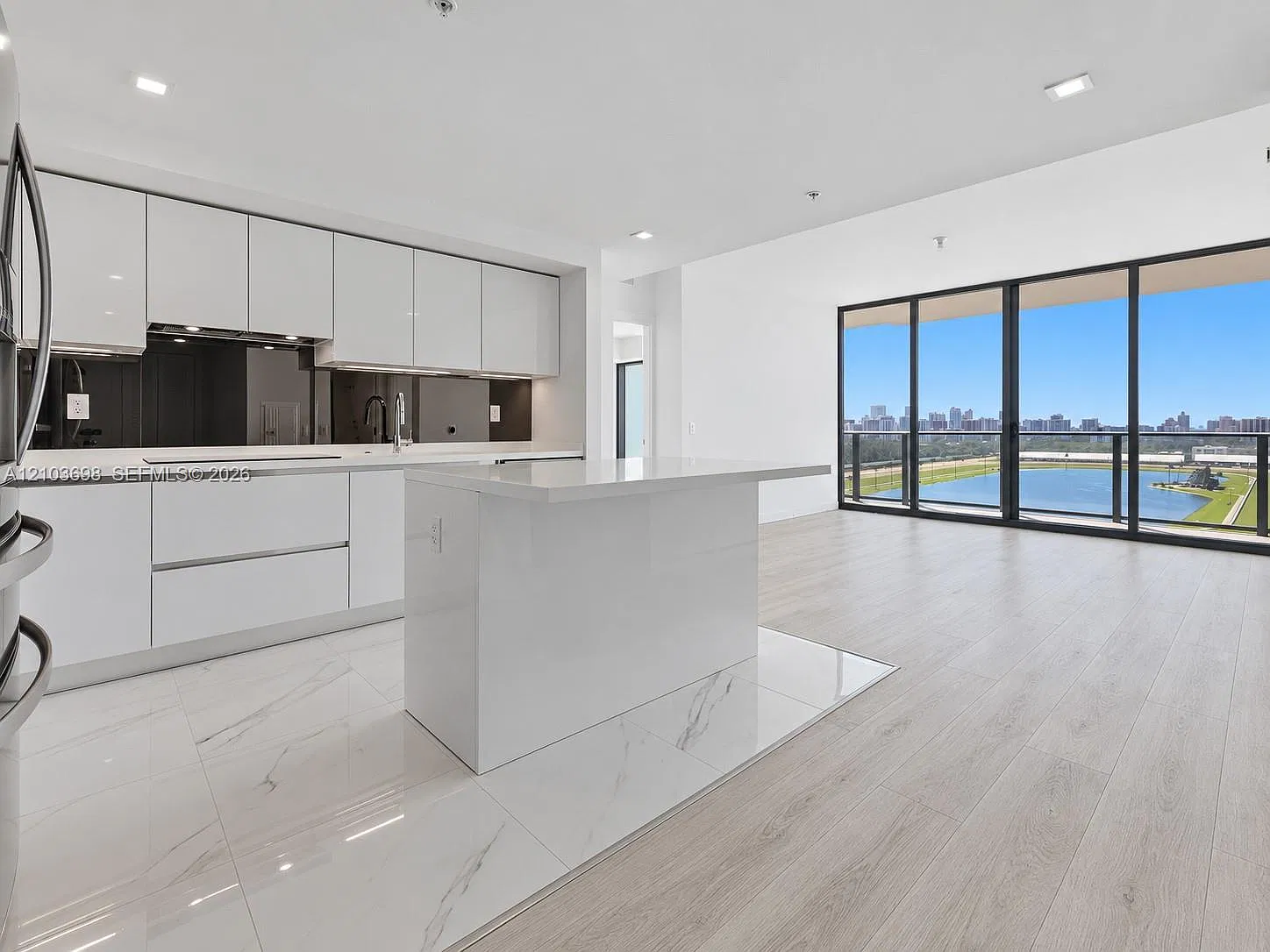 Oasis Hallandale — Photo 2
