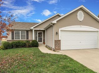 909 Sweet River Ct, Saint Paul, MO 63366