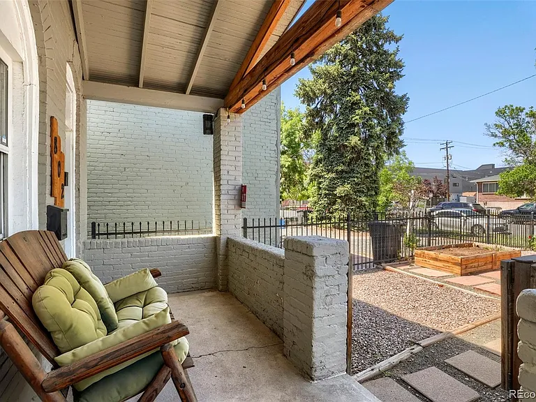 802 W 4th Ave — Photo 3