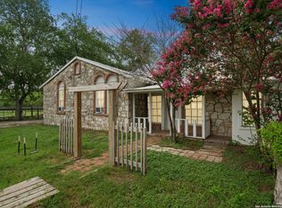 897 Zig Zag, Devine, TX 78016