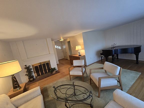 5th image of 168 Twinbrooke Dr