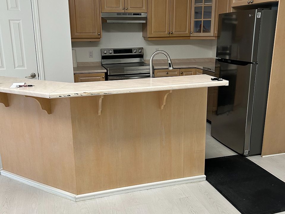 1st image of 89 King St E #6