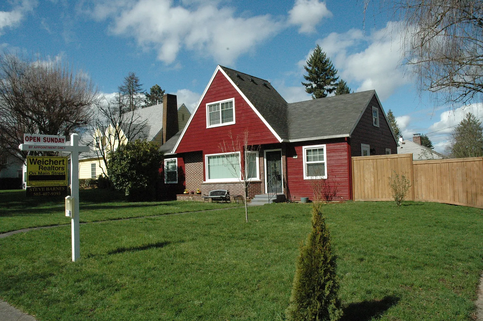 871 E Main St photo 1