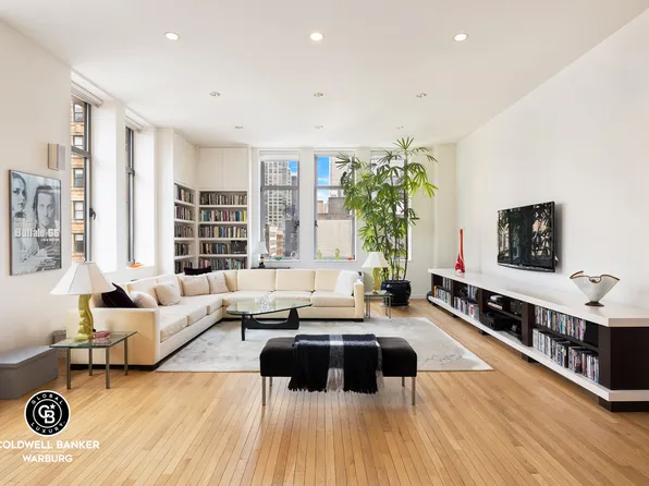 252 7th Avenue image 2 of 13