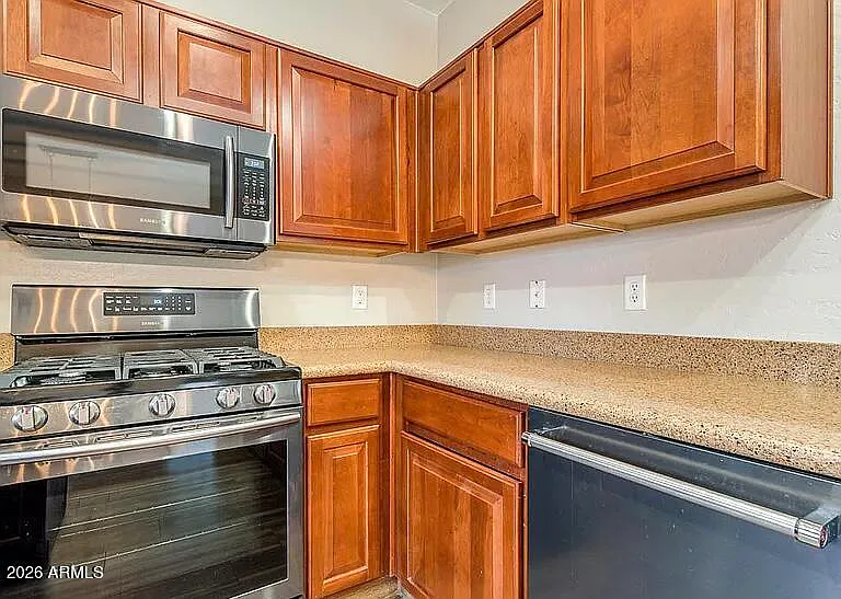 4 bed, 2.5 bath, 2434 sqft, $2,400 — Photo 4