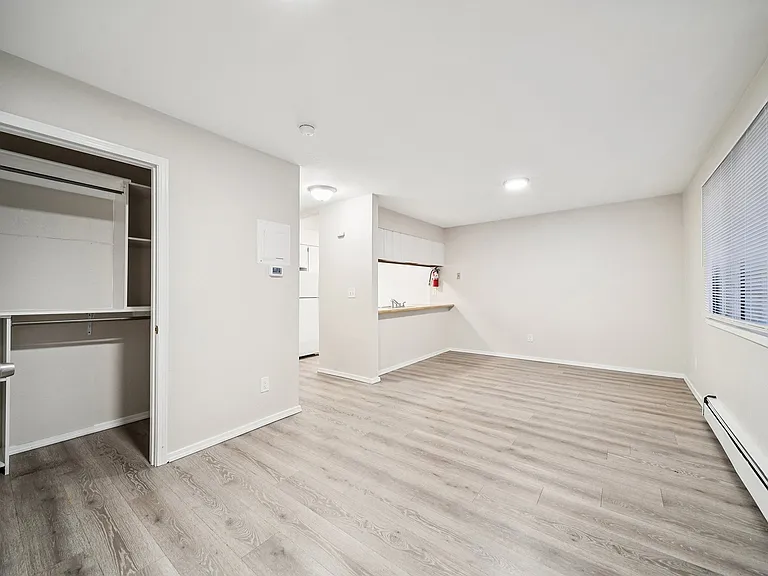 Nicole Apartments — Photo 12