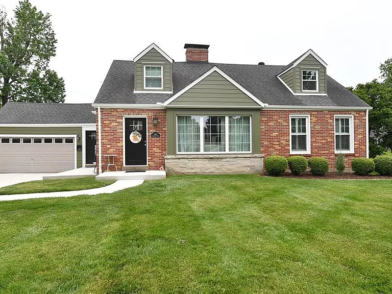 342 Greenleaf Dr — Photo 2
