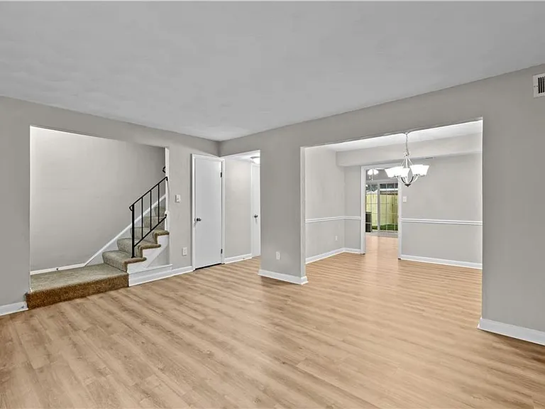 811 S Grosvenor Ct — Photo 14