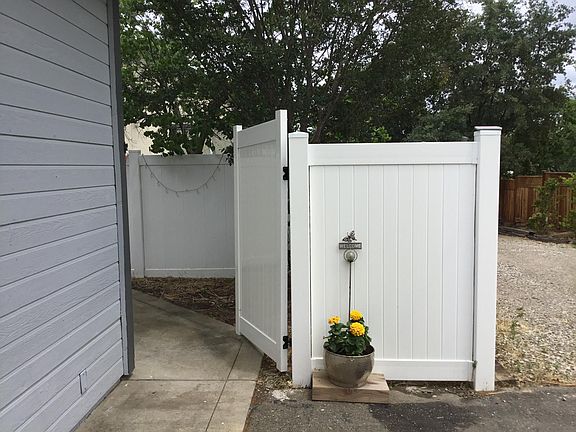 3rd image of 7518 Cardwell Ave