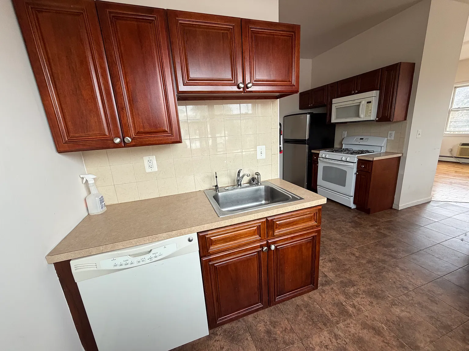 1 bed, 700 sqft, $1,700 — Photo 3