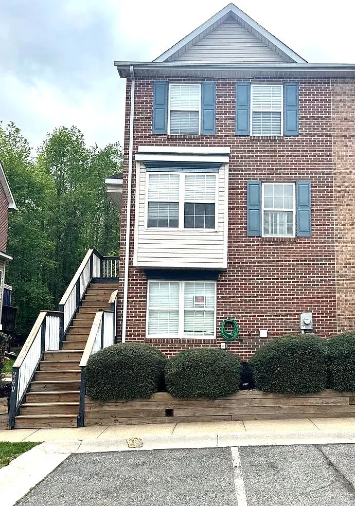 2 bed, 1328 sqft, $1,990 — Photo 2