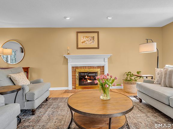 5th image of 322 Willow Road