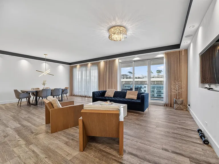 2301 Collins Ave #14 — Photo 4