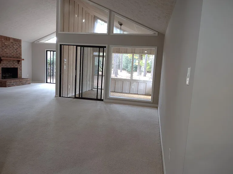 13 Village Green Cir — Photo 6