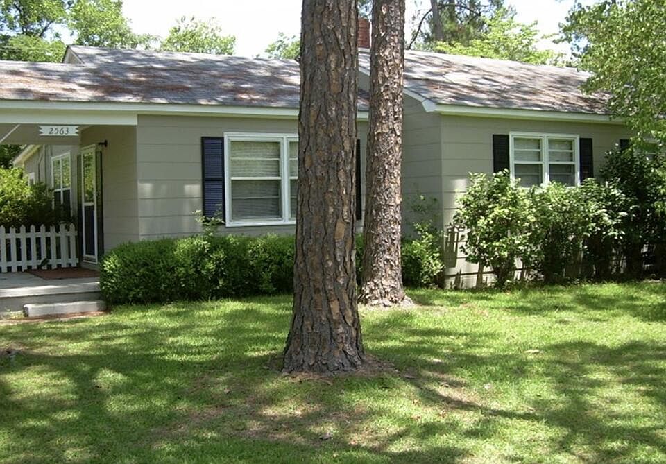 2nd image of 2563 Crescent Dr