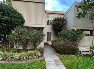 1811 N Shore Ct, Reston, VA 20190